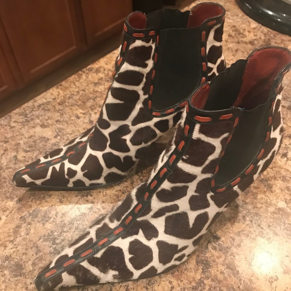 DONALD J PLINER CALF HAIR ANIMAL PRINT BOOTIES 9.5